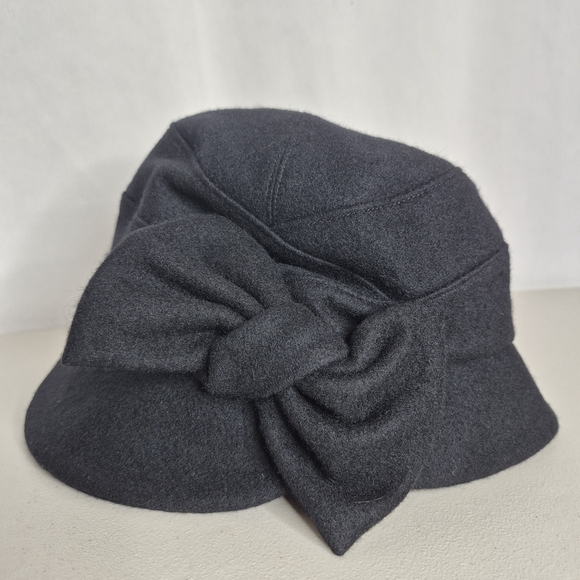 Dupatta Adelaide Black Wool Blend Cloche Hat - OSFM